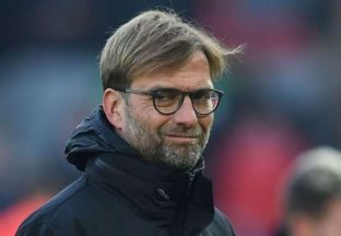 Klopp u thotë lojtarëve ta harrojnë të kaluarën pa tituj dhe ta fitojnë tash