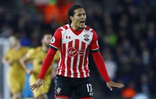 Chelsea rivalizon Liverpoolin e Cityn për Van Dijk