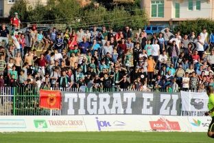 Dashuria e tifozëve për kafshët e egra