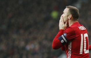 Rooney barazon rekordin e legjendës Charlton