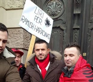 Edhe Nuri Seferi protestoi në Francë për lirimin e Haradinajt [foto/video]