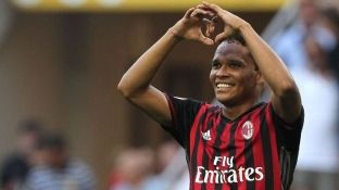  Milan me fitore në fund, për të mbetur në hap me liderët