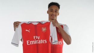 Arsenali transferon mbrojtësin 20-vjeçar