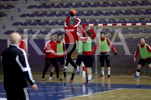 Shqipëria përgatitet në sallën për të cilën ankohen të gjithë