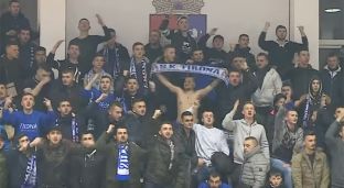Tifozët ultras të ekipit të Tiranës, sharje kundër serbëve e maqedonasve [video]