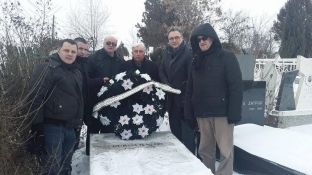Homazhe te varret e ish-gazetarëve të sportit: Ali Shala e Burim Hatipi
