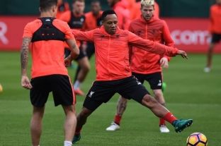 Klopp thotë se Clyne e Henderson mund të luajnë të shtunën