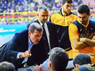 Gazetari i sportit i kthyer në trajner kampion
