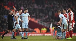  Granit Xhaka ndëshkohet sërish me të kuq [video]