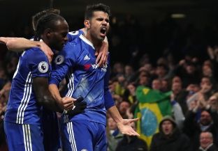 Chelsea nuk lëshon pikë, shfrytëzon gabimet e ndjekësve