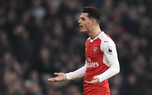  Henry e Wenger kritikojnë Xhakën