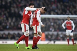 Giroudi tallet me “bukuroshin” Xhaka [video]