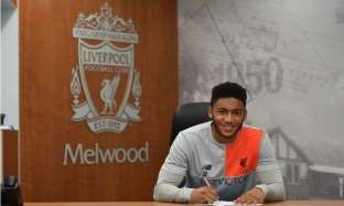 Joe Gomez vazhdon kontratën me Liverpoolin