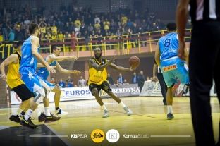 Prishtina “shkel” Pejën, në derbin e parë të Prakuraitis