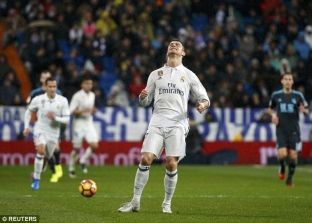“Fansat e lëndojnë Ronaldon kur i fishkëllejnë”