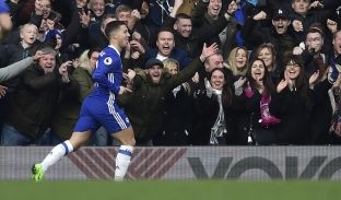 Hazard kalon tërë mbrojtjen e Arsenalit për golin e dytë [video]