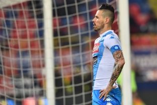 Napoli shkatërron Bolognan, merr vendin e dytë [video]