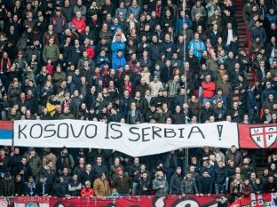  Twente reagon ndaj banerit “Kosova është Serbi”
