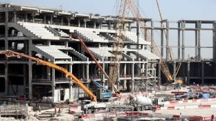 Katari shpenzon 500 milionë dollarë në javë në infrastrukturë për Botërorin 2022