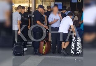 Mërgimtarit i kapen specat në aeroportin e Prishtinës [video]