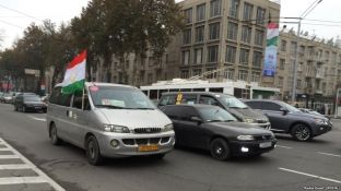 Për përdorim fjalësh të pakuptimta, gazetarët në Taxhikistan dënohen 100 dollarë
