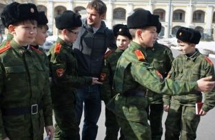 Rusët krijojnë ushtri fëmijësh