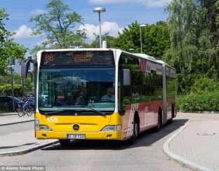 11 vjeçari vjedh autobusin në Gjermani, mbledh pasagjerë nëpër stacione