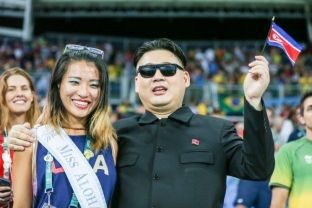 Kim Jong-un “i ndjek” Lojërat Olimpike nga stadiumi në Rio