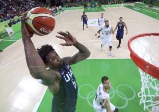 Amerikanët tallen me basketbollistët e Serbisë [video]