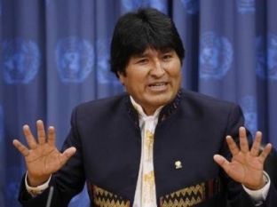 Tradita fisnore - Evo Morales dikur e ka pirë urinën si ilaç