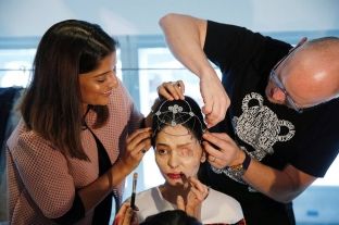 U sulmua me acid, 19-vjeçarja sfilon në pasarelën e New Yorkut