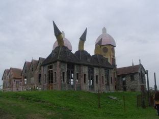 Campanópolis, fshati mesjetar me materiale të ricikluara [foto/video]