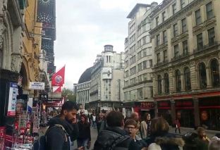  Londra argëtohet me “Të ka lali shpirt” [video]