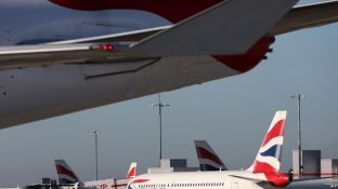 Problemet shëndetësore të ekuipazhit detyrojnë aterrimin e avionit