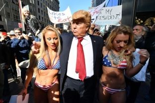 Sozia e Trumpit ndalon trafikun në New York [foto]