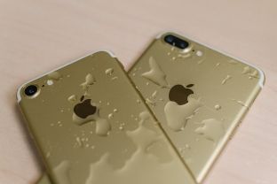 Blen shtëpi duke i shitur iPhonat që ia blenë 20 të dashurit