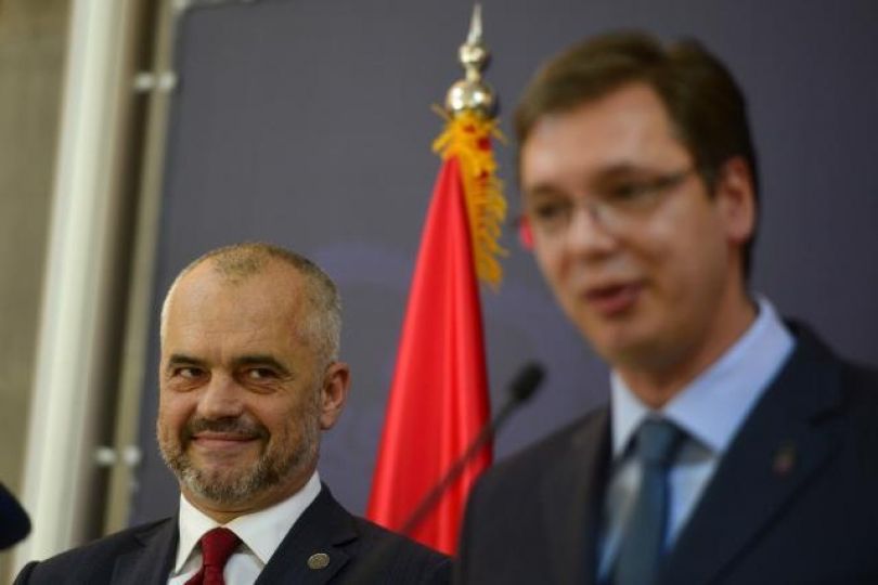 Vuçiq: Nuk jam sharmant si Edi Rama...