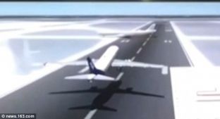 Piloti kinez që shpëtoi 439 njerëz shpërblehet me 400 mijë euro [video]