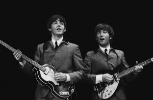 Shitet për 28 mijë euro letra e Lennonit dërguar Paul McCartneyt
