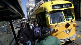Hakohet sistemi i transportit në San Francisco, pasagjerët udhëtojnë falas