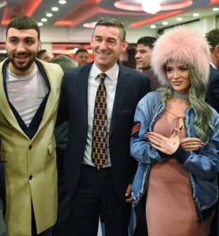  Kadri Veseli paralajmëron hitet e Ledrit e Erës