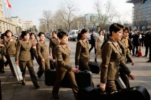 Koreja e Veriut mbledh vajza të mitura për “skuadrën e kënaqësisë” së liderit
