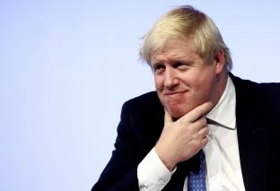  Johnson lë intervistën kur pyetet kush është presidenti i Koresë Jugore