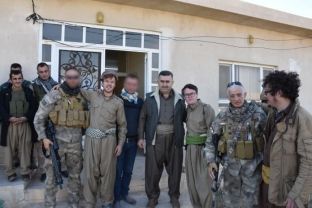 Irlandezët përfunduan në Irak duke luftuar ISIS-in, pasi u dehën dhe nuk kishin vetëdije