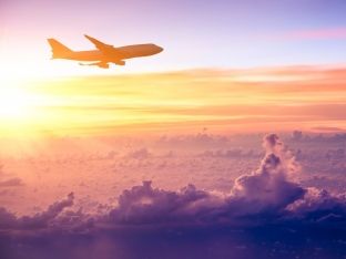 Zbulohet pse fluturimet në distanca të njëjta tani zgjasin më shumë se para 40 vjetësh