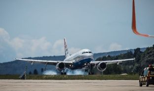 Pëlcet xhami në avion, aterrim i dhunshëm në Munih