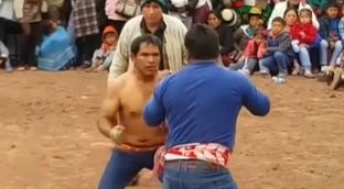  Festivali i përleshjeve, tradita e pazakontë për Krishtlindje e peruvianëve [video]