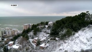 Bora bie edhe në Durrës [video]