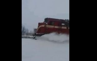Në Ferizaj bora largohet me tren [video]