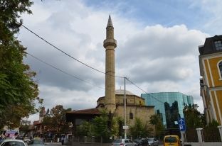 TIKA ka mbuluar me gurë kalldrëmin e mjeshtërve shqiptarë